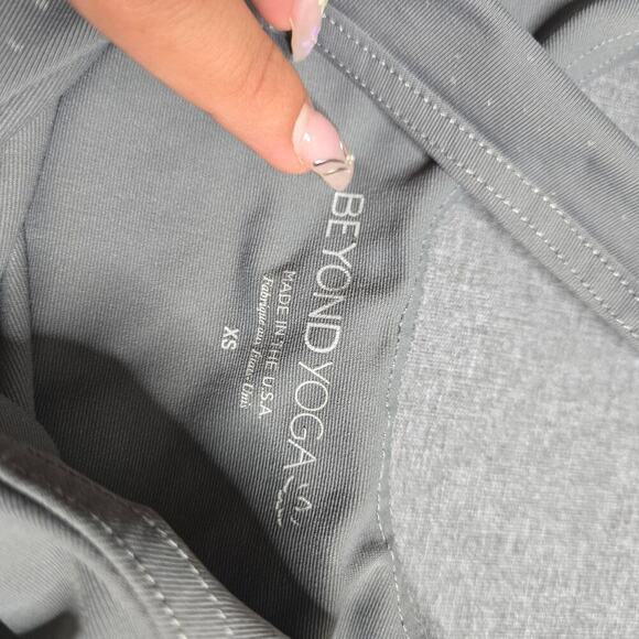 Beyond Yoga Keep it Simple Alloy Speckled Cropped Tank Size: XS - Picture 4 of 5